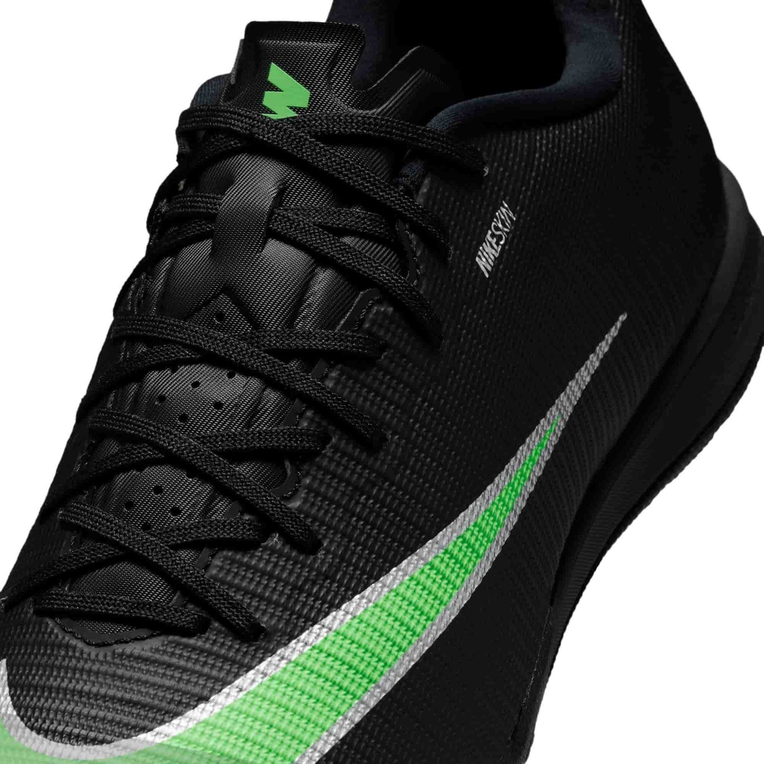 Nike Mercurial Vapor 17 Academy IC top detail