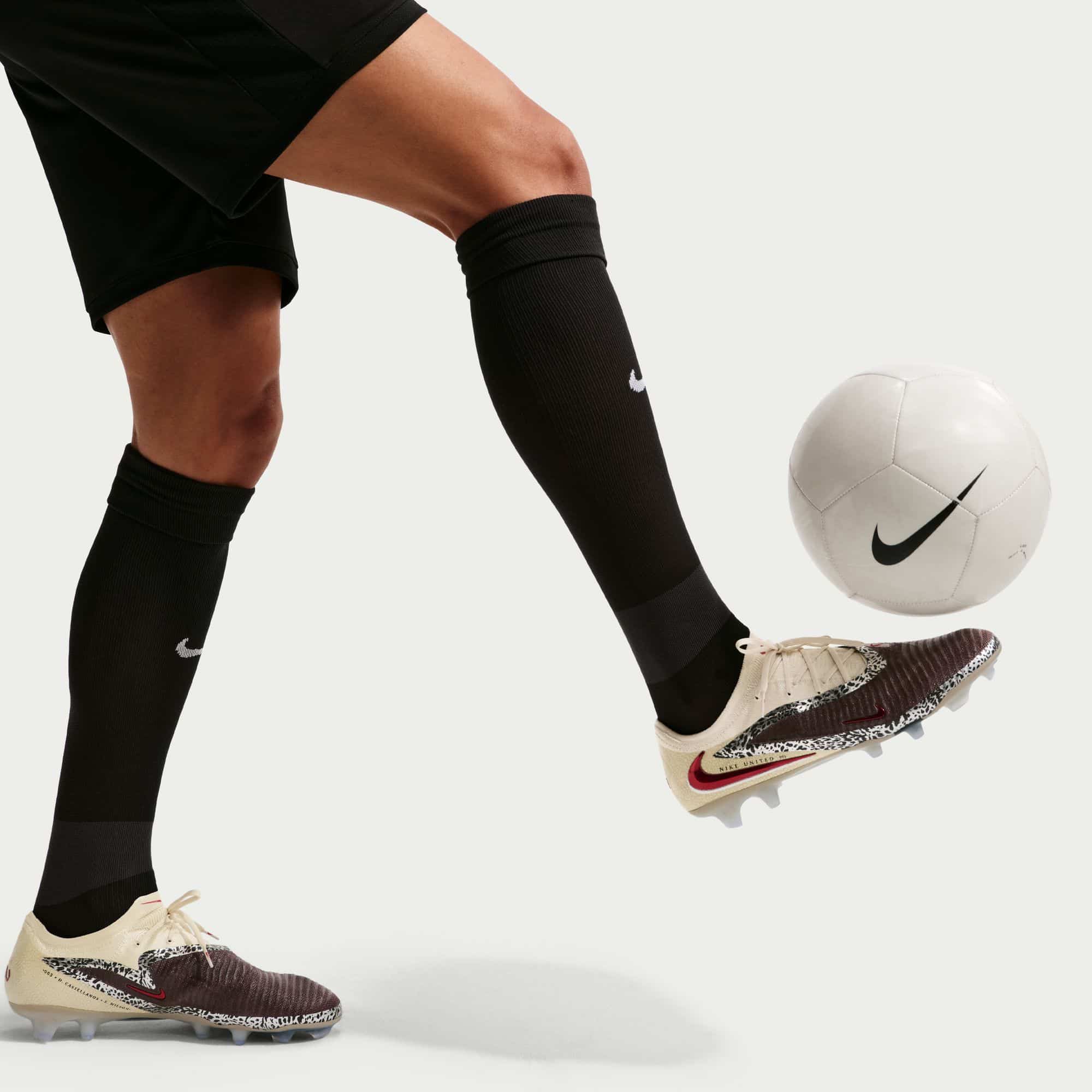 Nike United Phantom 6 Low Elite FG on-foot view